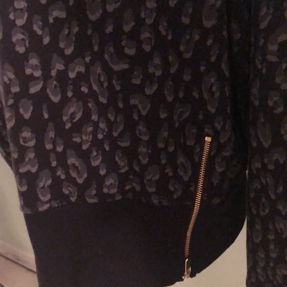 Old Navy Side-Zip Women’s Sweatshirt - Picture 5 of 5